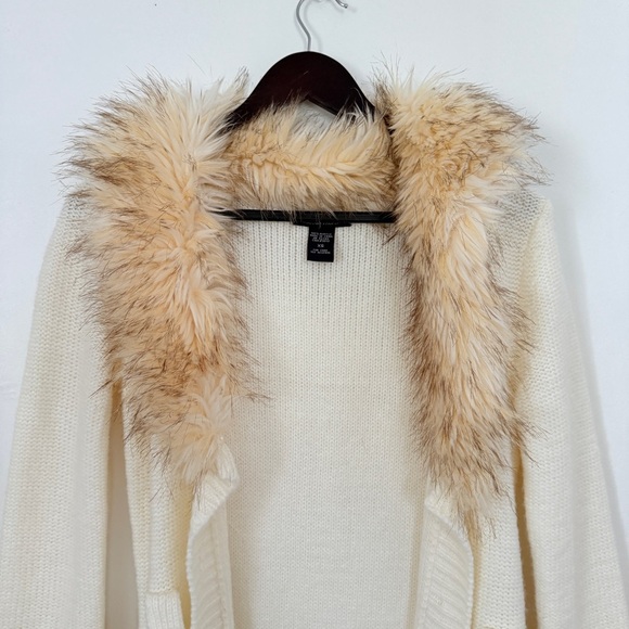 Y2K Vibes Boston Proper Cream Hooded Sweater with Faux Fur Trim - Picture 4 of 7